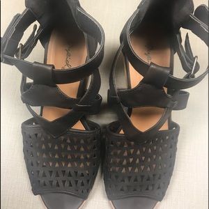 Qupid Unique Black Sandels